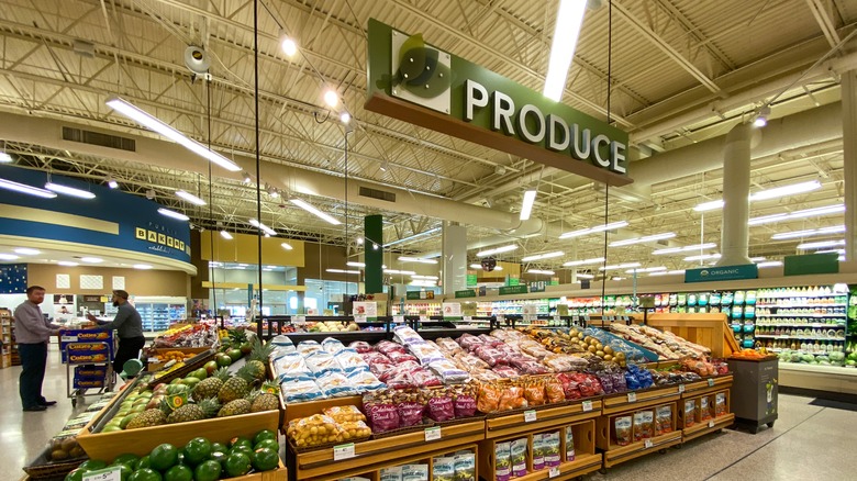 Publix produce aisle