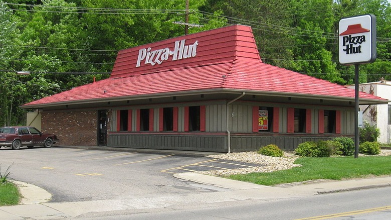 Pizza Hut Pete Is The Mascot We Completely Forgot About