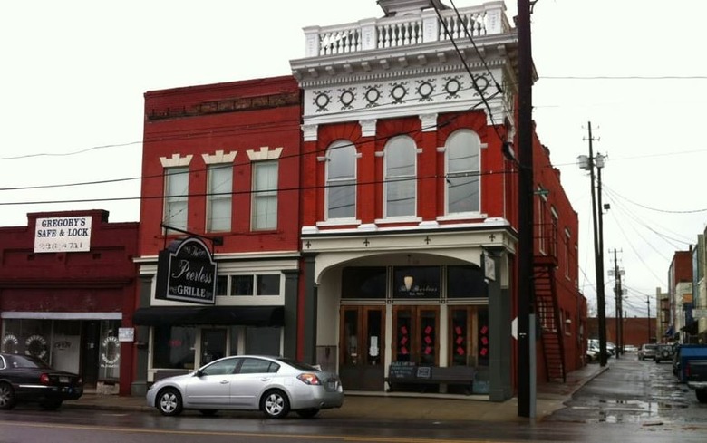 Alabama: The Peerless Saloon, Anniston