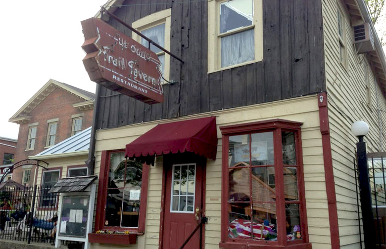 Ohio: Ye Olde Trail Tavern, Yellow Springs 