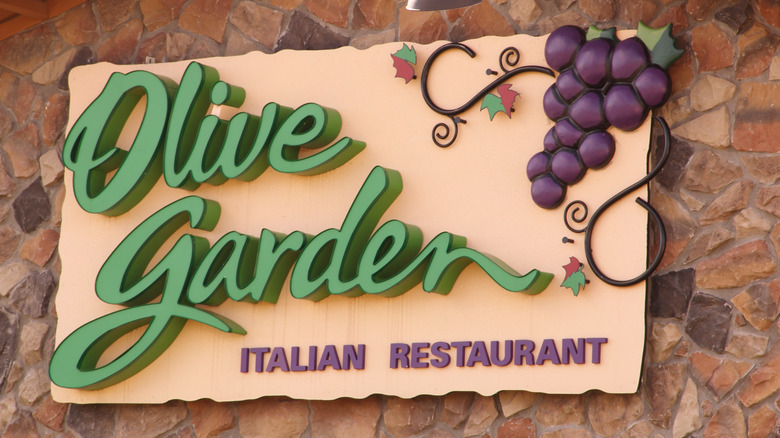 Olive garden sign outside restaurant