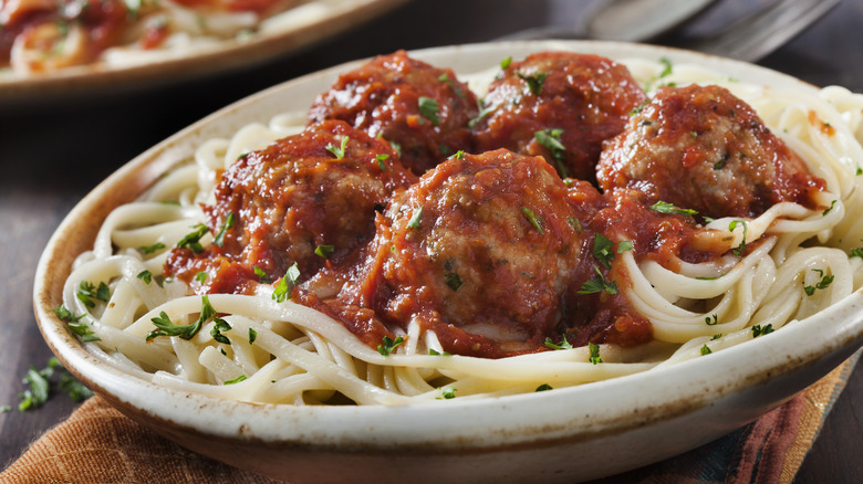 Pasta with marinara and meatballs