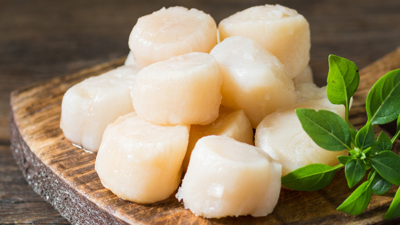 Scallops on a wooden platter