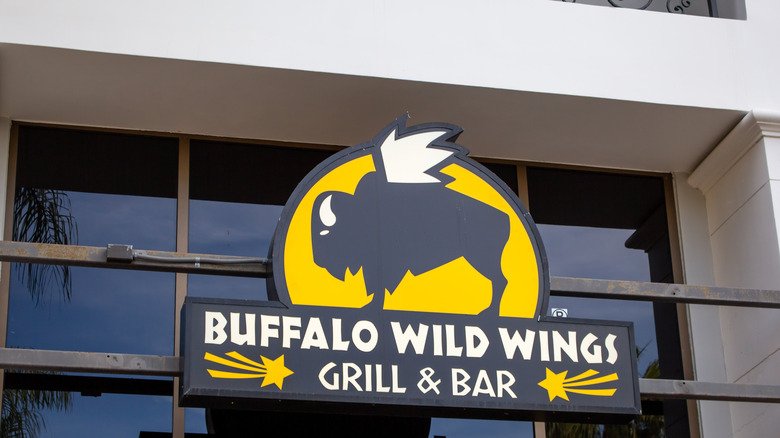 Buffalo Wild Wings storefront