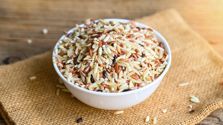 Grains of rice in bowl