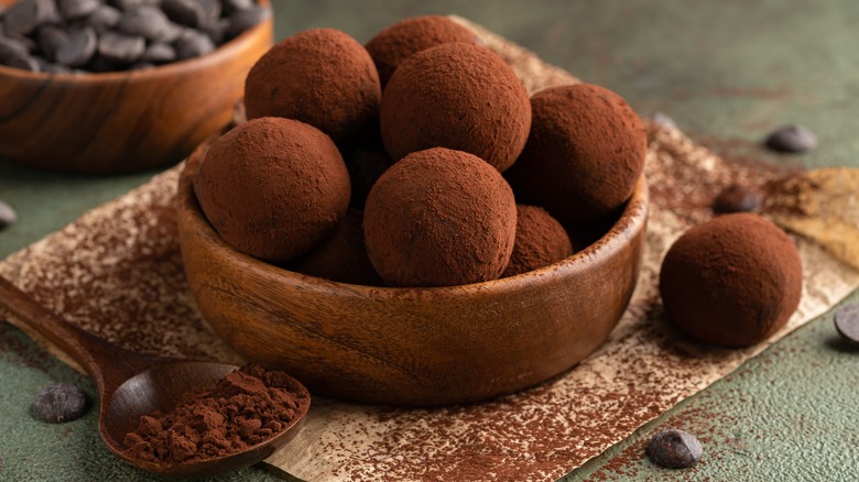 Cocoa-coated chocolate truffles bowl