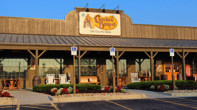 Cracker Barrel storefront