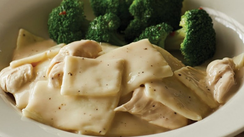 Cracker Barrel chicken n' dumplings lunch with broccoli