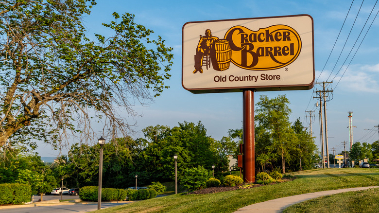 Cracker Barrel signage