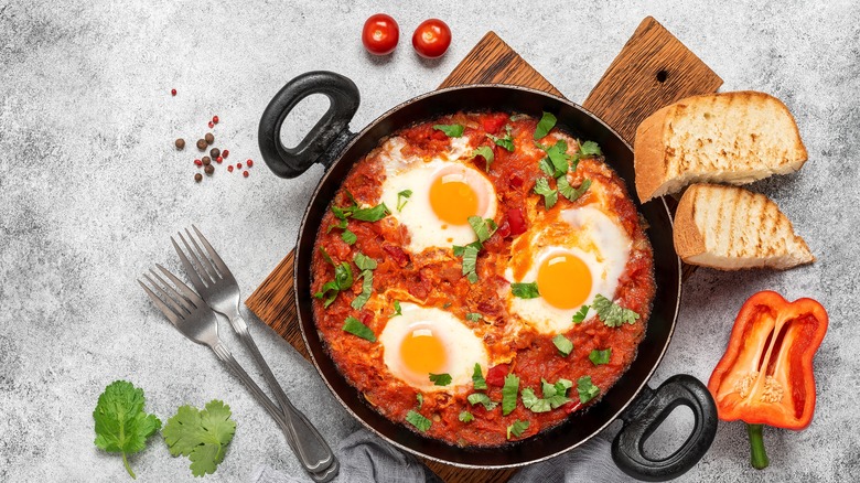 Shakshuka in pan 