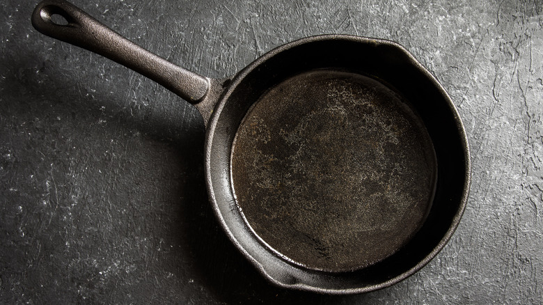 Cast iron skillet