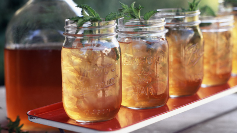 iced tea in mason jars