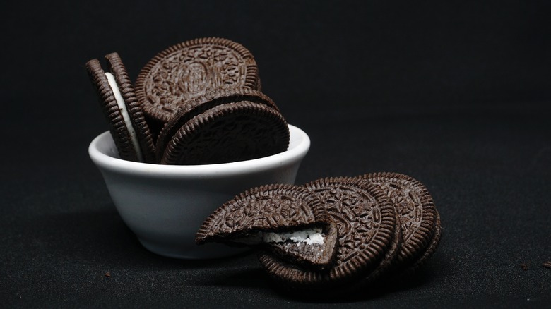 Oreo cookies in a bowl