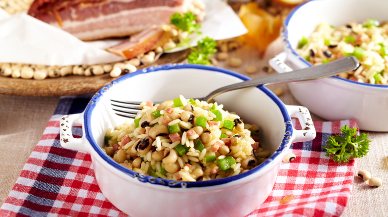 Hoppin' John and black -eyed pea dishes