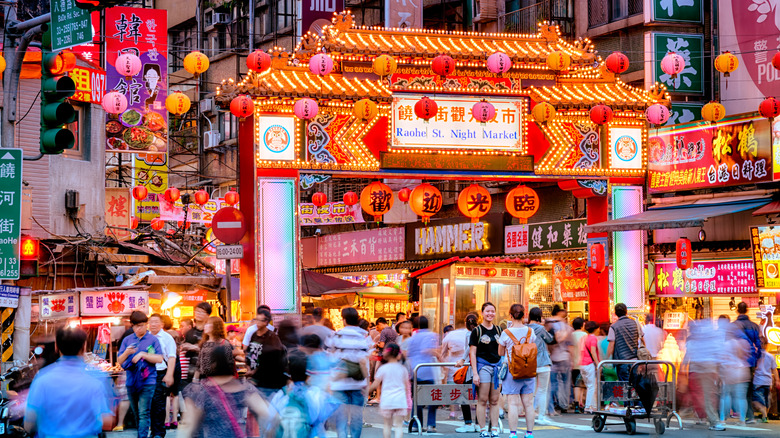 entrance of night market in Taiwan