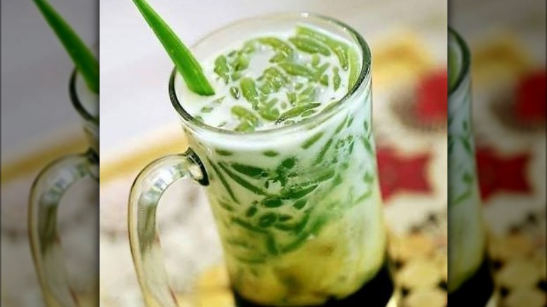 closeup of cendol with green garnish