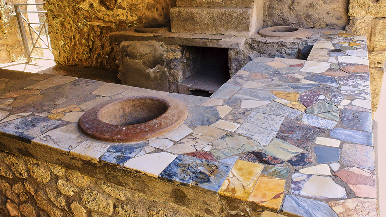 thermopolium Pompeii food counter