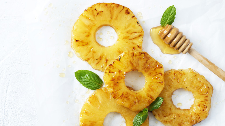 pineapple slices with honey and mint