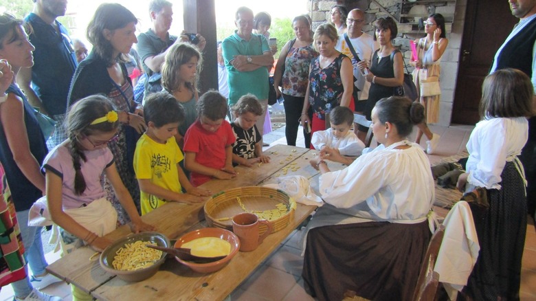 crowd watching lorighitta making