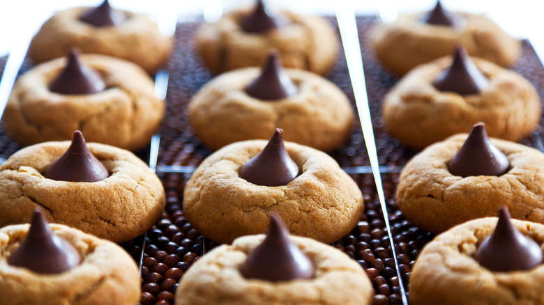 Peanut butter blossoms in rows