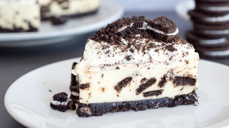 Cheesecake with Oreos on top