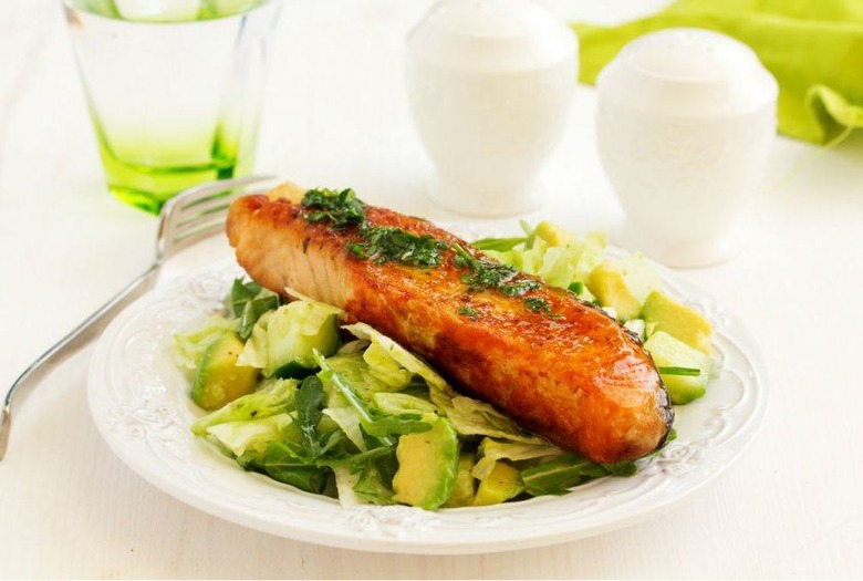 Grilled Salmon and Avocado Salad