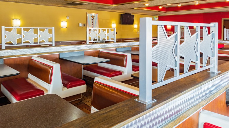 Hardee's Carl's Jr. dinning area