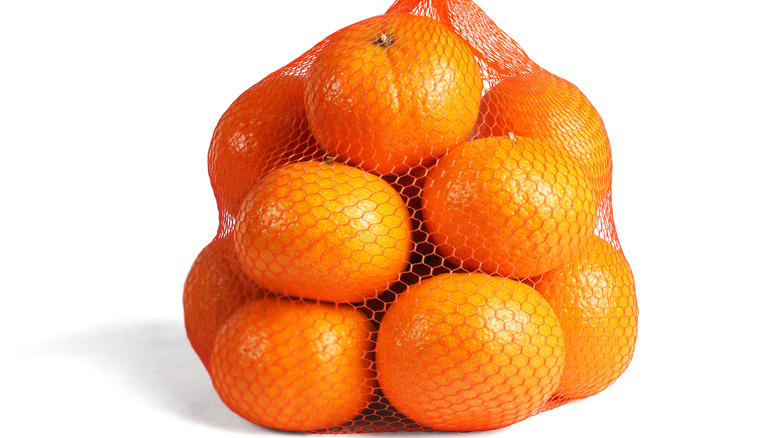 Oranges in mesh bag