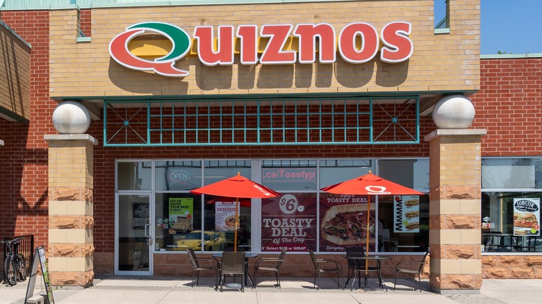  Quiznos storefront