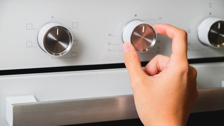 hand setting oven controls