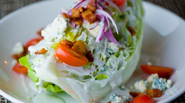 Wedge salad with onions