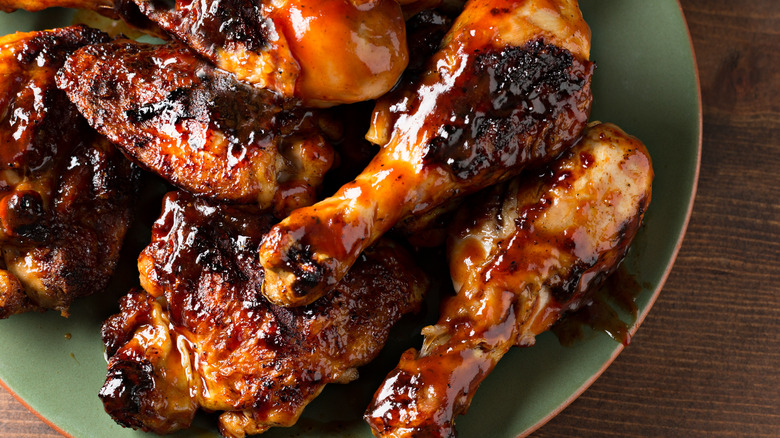 BBQ chicken on green plate