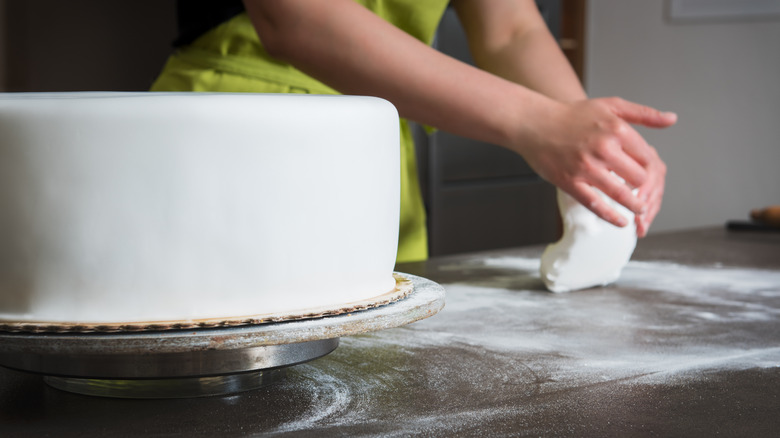 preparing fondant for cake