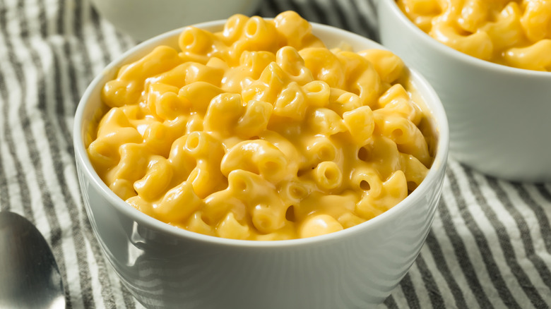 The Reason You Should Add Sour Cream To Macaroni And Cheese