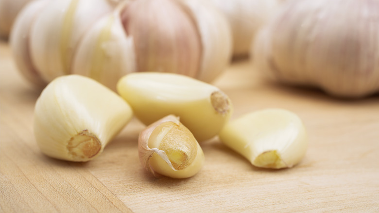 peeled garlic cloves