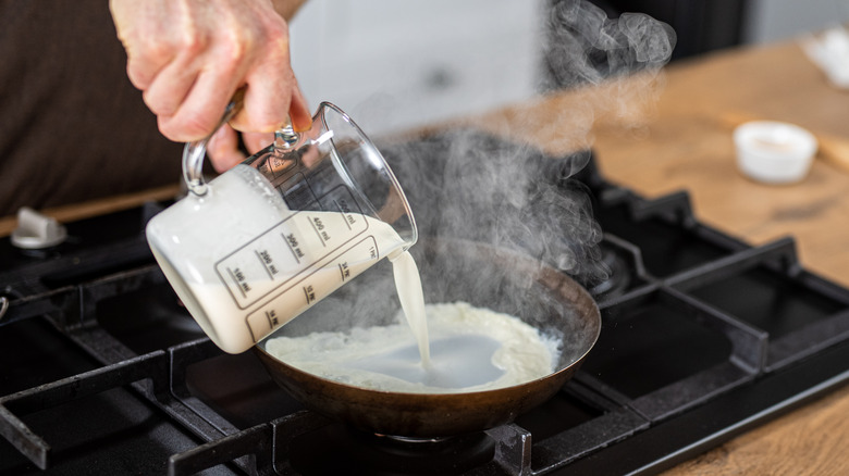 https://www.thedailymeal.com/img/gallery/the-reason-you-should-reconsider-using-dairy-to-de-glaze-a-pan/intro-1686511528.jpg