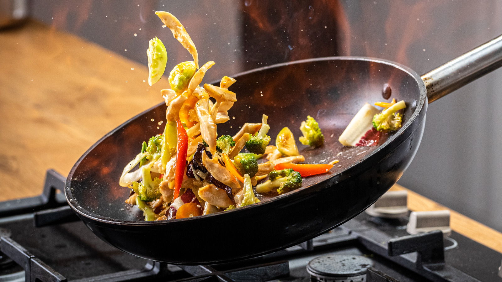 https://www.thedailymeal.com/img/gallery/the-reason-you-should-steer-clear-of-cooking-acidic-dishes-in-a-wok/l-intro-1690217241.jpg