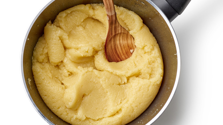 Pâte à choux in a pot