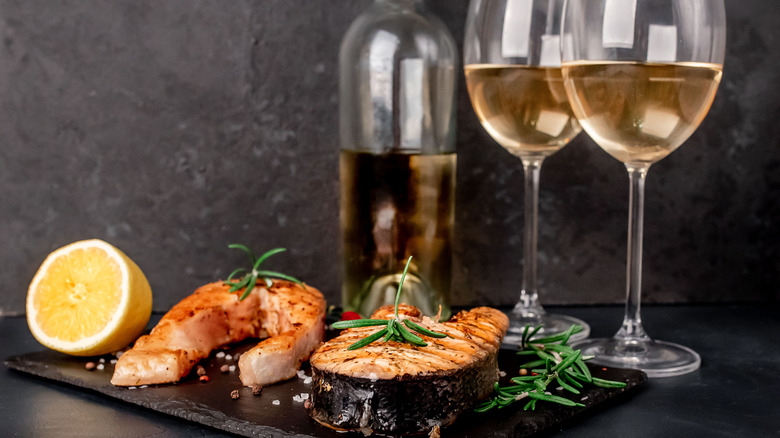 Salmon steaks and white wine