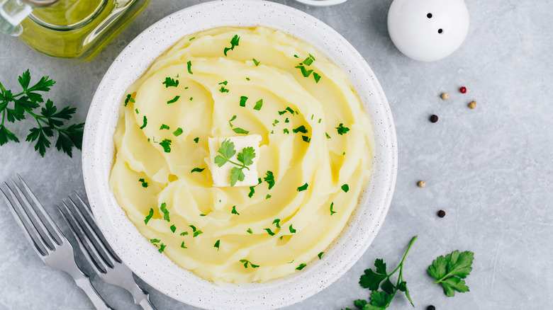 Buttery mashed potatoes with parsley