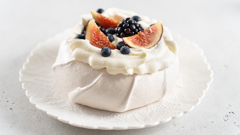 Pavlova cake with meringue