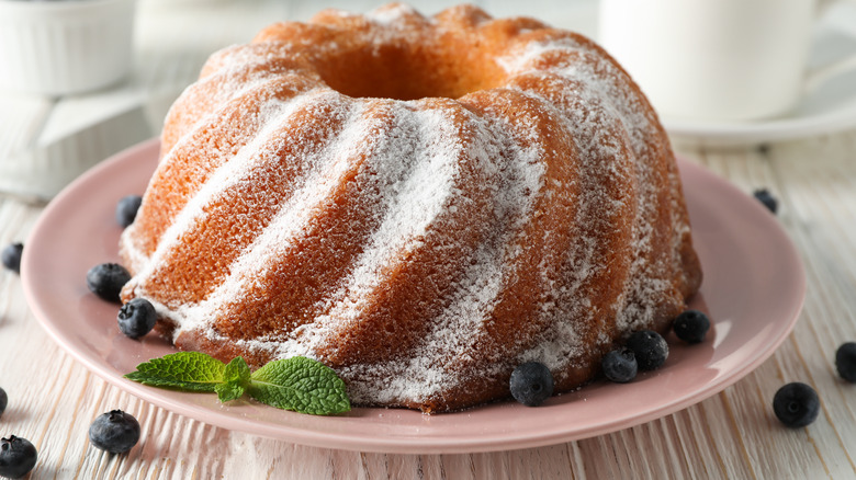 bundt cake with powdered sugar