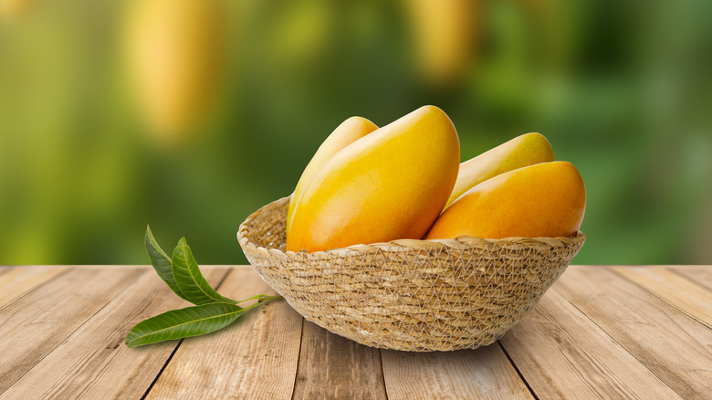 mangoes in a bowl