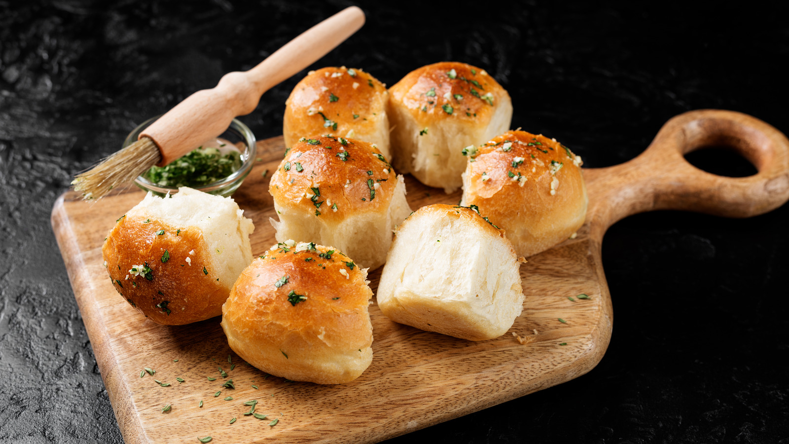 The Scientific Reason Potato Flakes Keep Dinner Rolls Fluffy For Longer