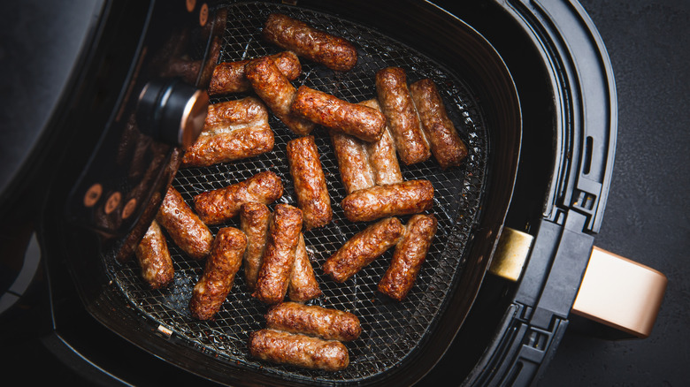 Sausages in a layer in air fryer