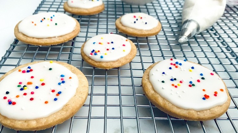 cookies and piping bag