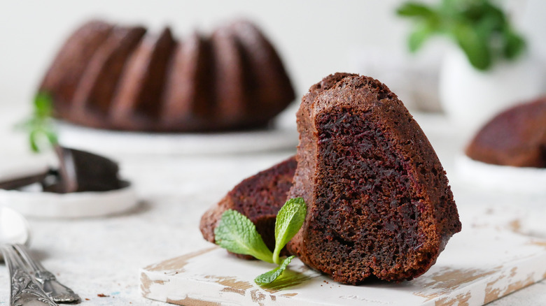 chocolate bundt beetcake slice