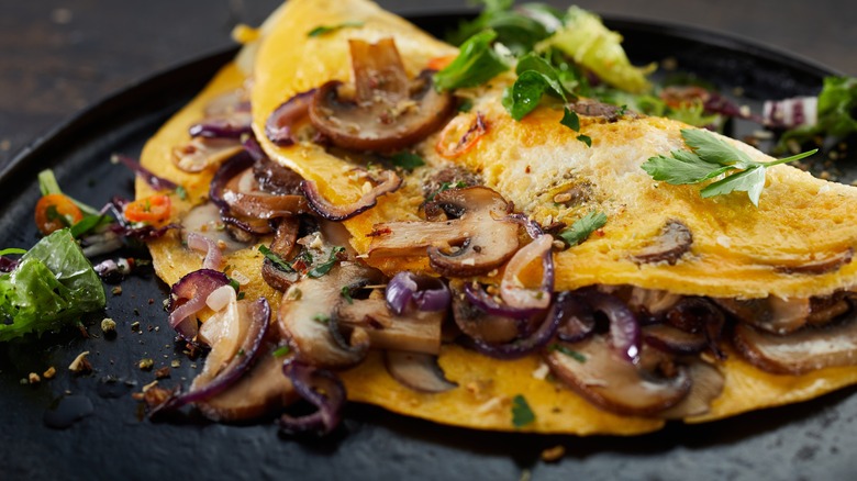 mushroom and red onion omelet