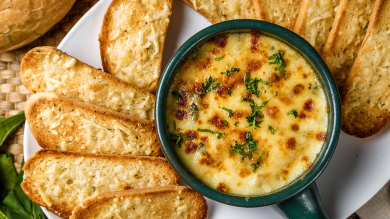 grilled garlic bread with cheesy dip