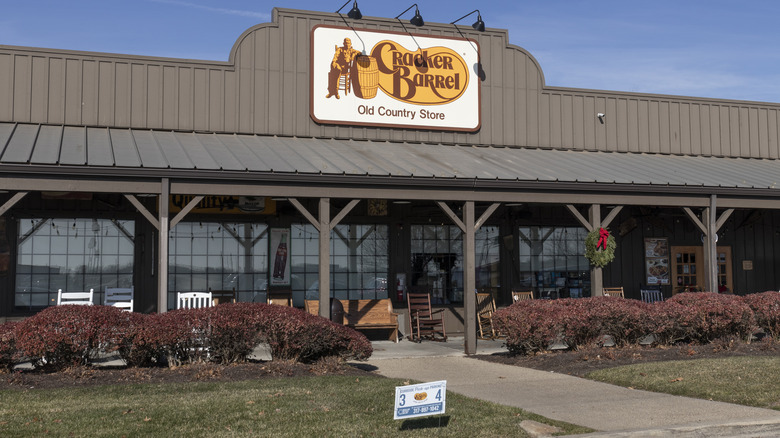 Cracker Barrel storefront